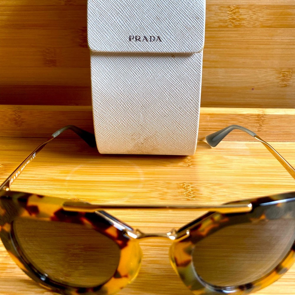 Prada sunglasses 😎